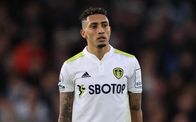 某国脚飞行十小时赶回备战